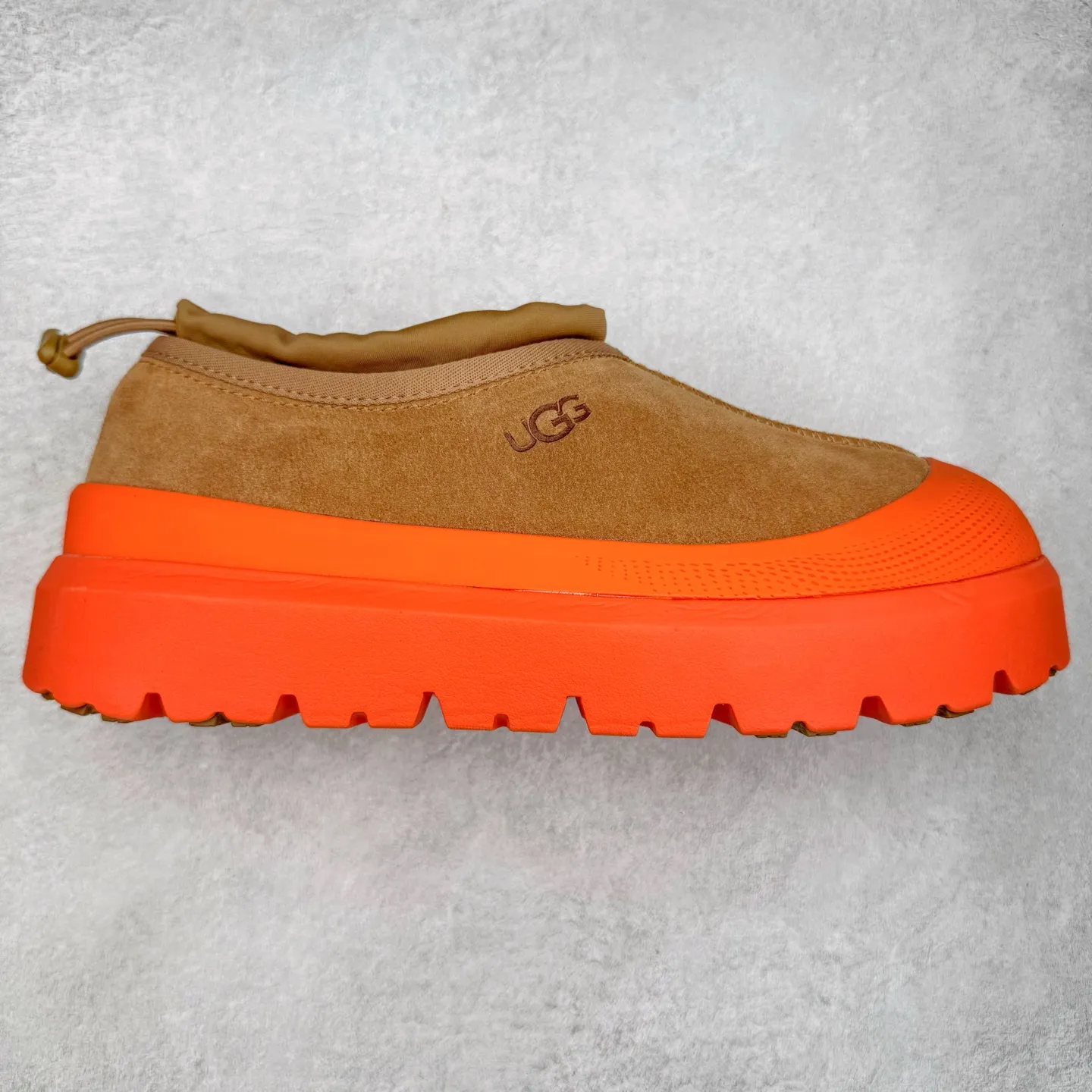 Pick up locally 💰640 UGG 4096 Tasman shallow mouth autumn and winter sheep fur integrated snow boots. All shoes are made from the same factory as ZP. Longfeng A-grade Australian imported sheep fur integrated men's and women's boots. Brand OEM production line. Fully follow the ZP process. OEM original pattern maker. Adhering to the principle of no original shoes and no development selection. Pay attention to every detail. The most authentic version on the market. TREADLITE "Light Wing" technology outsole. Lightweight/durable/flexible/pile size: 35 36 37 38 39 40 41 42 43 44 45 Coding: by3936030